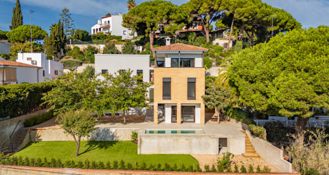 Maison moderne sur le front de mer 205m² avec piscine